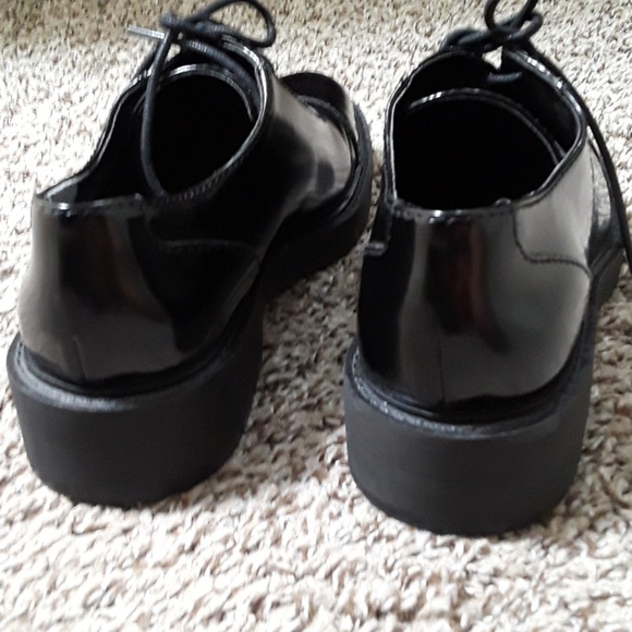 Guess Black Patent Leather Oxford Shoe - Picture 7 of 8